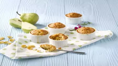 Budin de peras con crocante de cereal