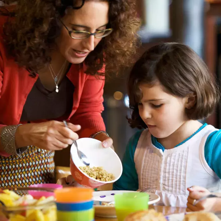 Porciones de cereal: ¿qué tanto hay que servir en el tazón?