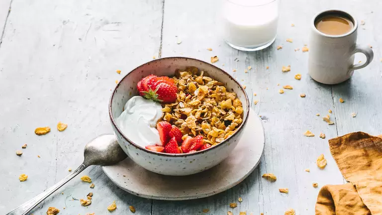 Gluten-Free CORN FLAKES® Berry Oatmeal Muesli Gluten-Free CORN FLAKES® Berry Oatmeal Muesli