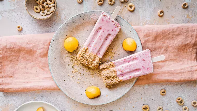 CHEERIOS® summer raspberry and peach lollies CHEERIOS® summer raspberry and peach lollies