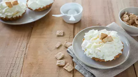 Curiously Cinnamon Cereal Milk Banana Cream Pie