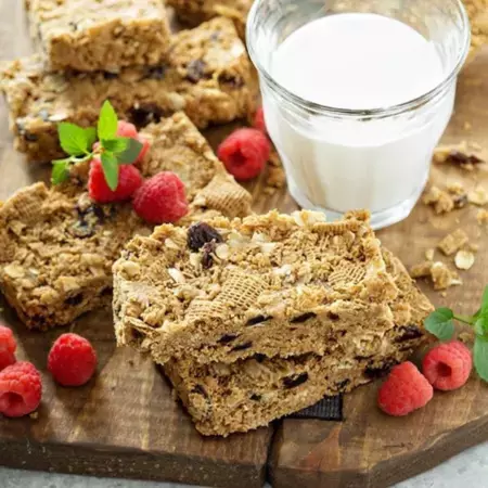 Shreddies peanut butter and raisins bars