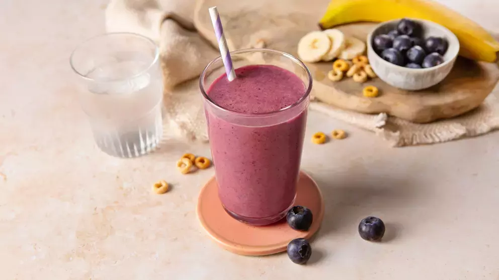 Cheerios Berry Smoothie: Cheerios Berry Smoothie: