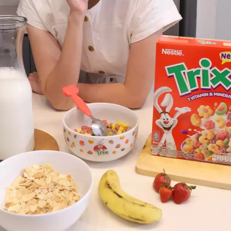 Moms, Yuk, Variasikan Sarapan Si Kecil   dengan Sereal Buah Biar Jadi Lebih Sehat!