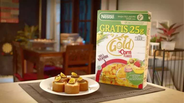 Choco cheese Tart yang creamy dan lezat dengan topping cornflakes yang menambah kelezatan