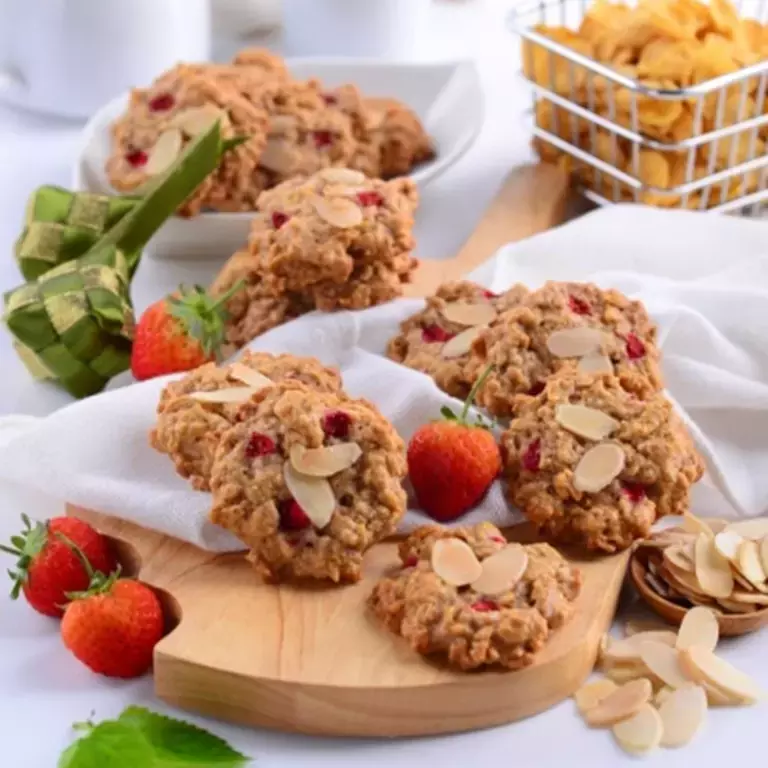 CINNAMON CORN FLAKES STRAWBERRY COOKIES
