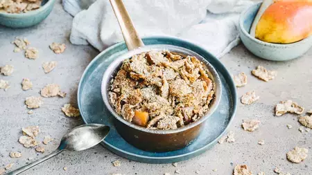 FITNESS PEAR AND WHOLEGRAIN CRUMBLE