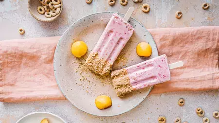 CHEERIOS® summer raspberry and peach lollies