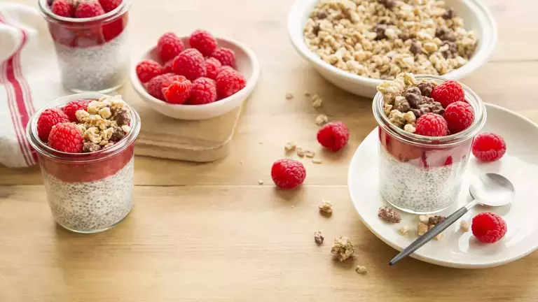 clusters_raspberries_chia_pudding-min_0