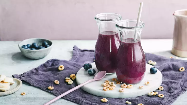 CHEERIOS® banana and blueberry smoothie CHEERIOS® banana and blueberry smoothie