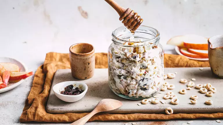 Cheerios Apple and Cinnamon overnight oats