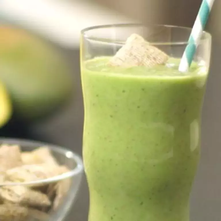 Green Smoothie Shredded Wheat green smoothie in a glass