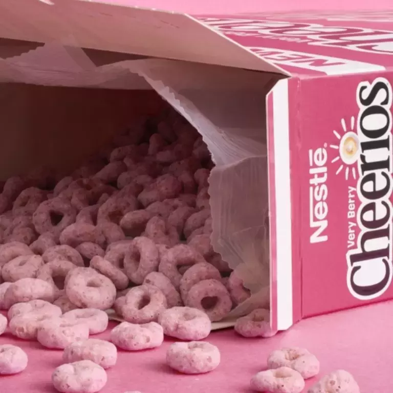 CHEERIOS VERY BERRY close up image