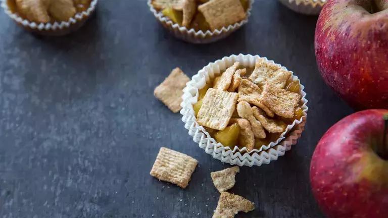 Curiously Cinnamon Apple-Cinnamon Crunch Treats Curiously Cinnamon Apple-Cinnamon Crunch Treats